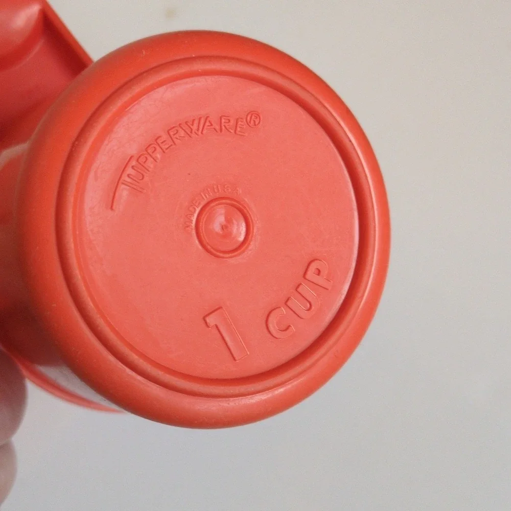 Tupperware vintage measuring